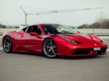 レッドのスポーツカー